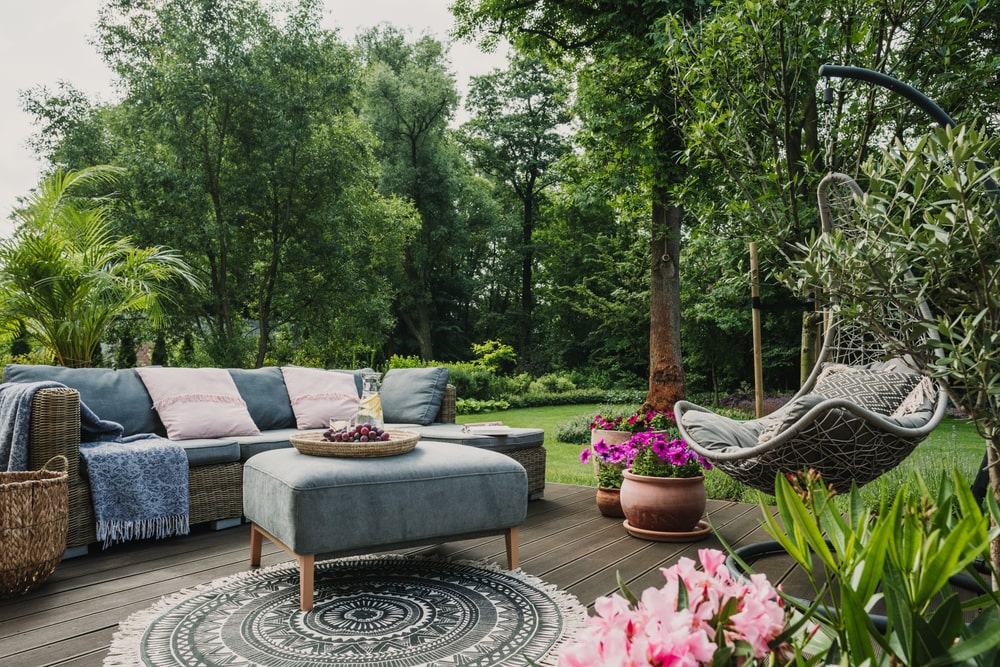 Comment aménager et décorer un patio : Idées et conseils pour transformer votre cour intérieure
